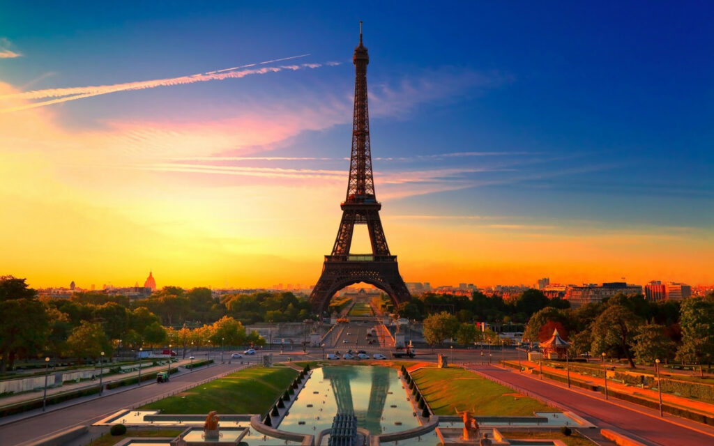 Thap Eiffel Va Hanh Trinh Kham Pha Nuoc Phap 1