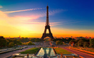 Thap Eiffel Va Hanh Trinh Kham Pha Nuoc Phap 1